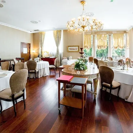 Castillo Del Bosque La Zoreda