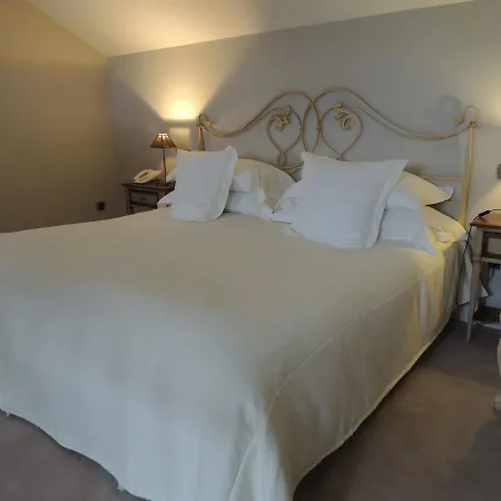 Castillo Del Bosque La Zoreda Hotel