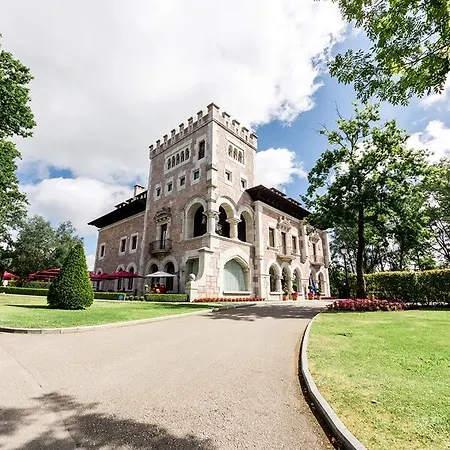Castillo Del Bosque La Zoreda ホテル