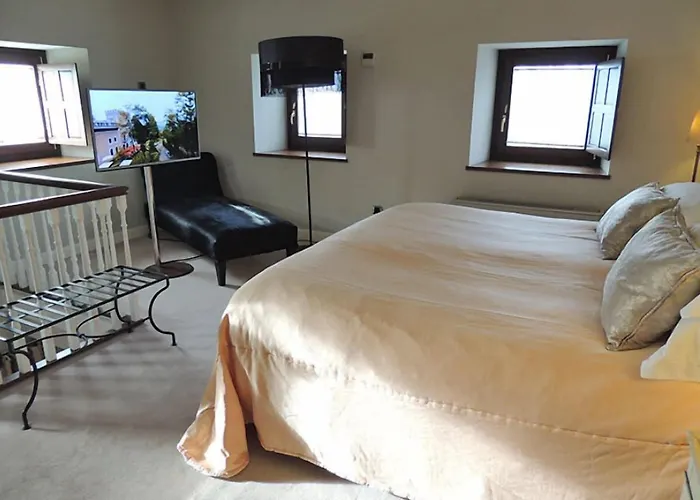 Castillo Del Bosque La Zoreda Hotel