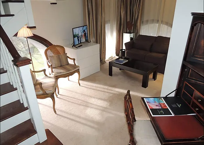 Castillo Del Bosque La Zoreda Hotel