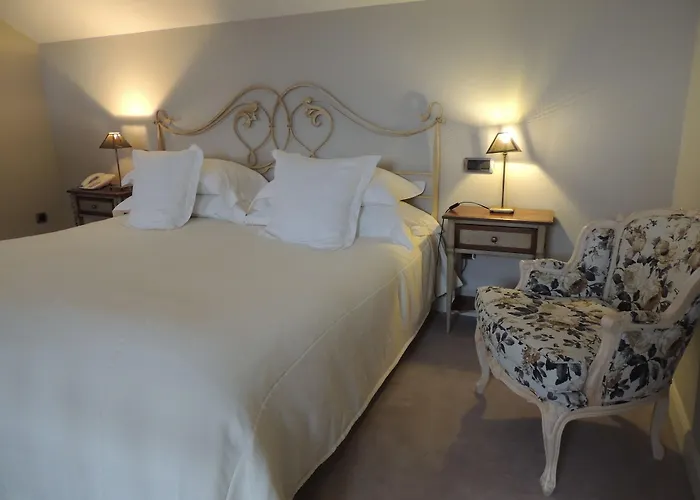 Castillo Del Bosque La Zoreda فندق 5*