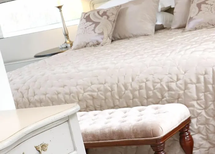 فندق Castillo Del Bosque La Zoreda La Manjoya