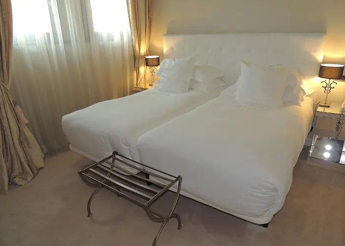 Castillo Del Bosque La Zoreda فندق 5*