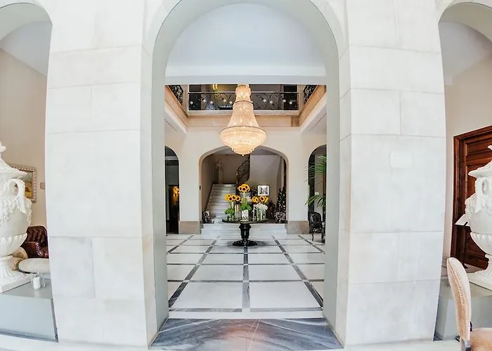 فندق Castillo Del Bosque La Zoreda 5*