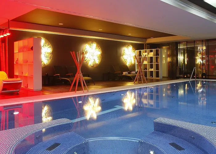 Hotel Castillo Del Bosque La Zoreda 5*