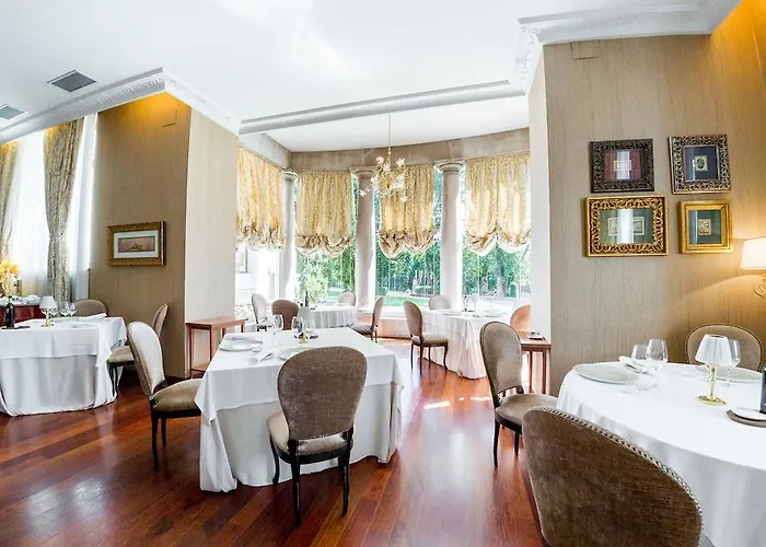 Castillo Del Bosque La Zoreda فندق 5*