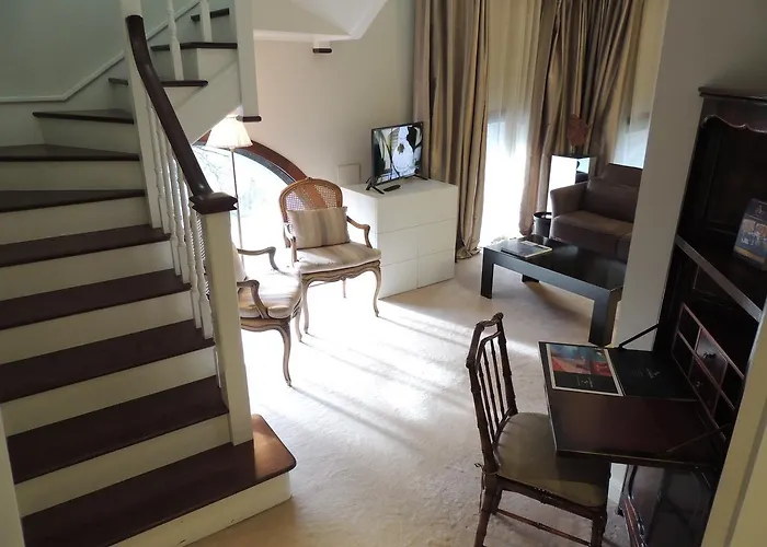 Hotel Castillo Del Bosque La Zoreda 5*