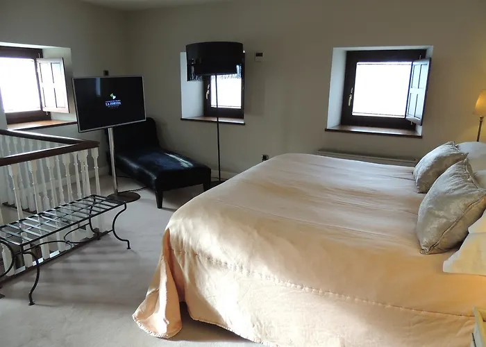 Castillo Del Bosque La Zoreda 5* La Manjoya