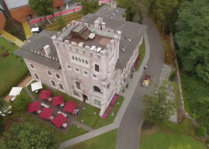 فندق Castillo Del Bosque La Zoreda 5*