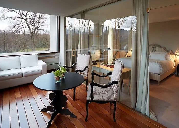 Castillo Del Bosque La Zoreda فندق