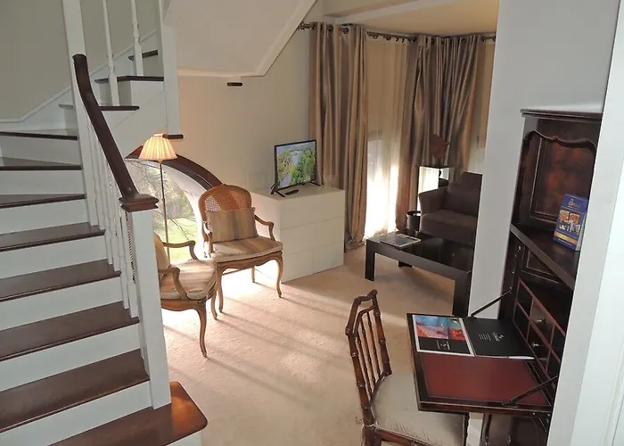 Castillo Del Bosque La Zoreda La Manjoya