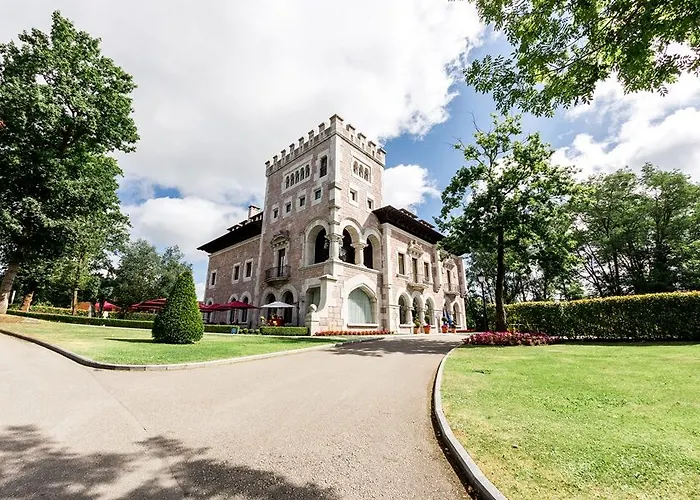 Castillo Del Bosque La Zoreda فندق
